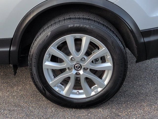 Used 2021 Silver Nissan S image 11
