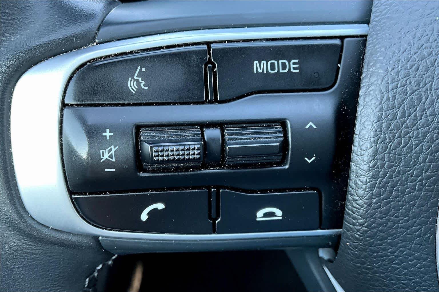 Used 2023 Wolf Gray Kia GT-Line image 25