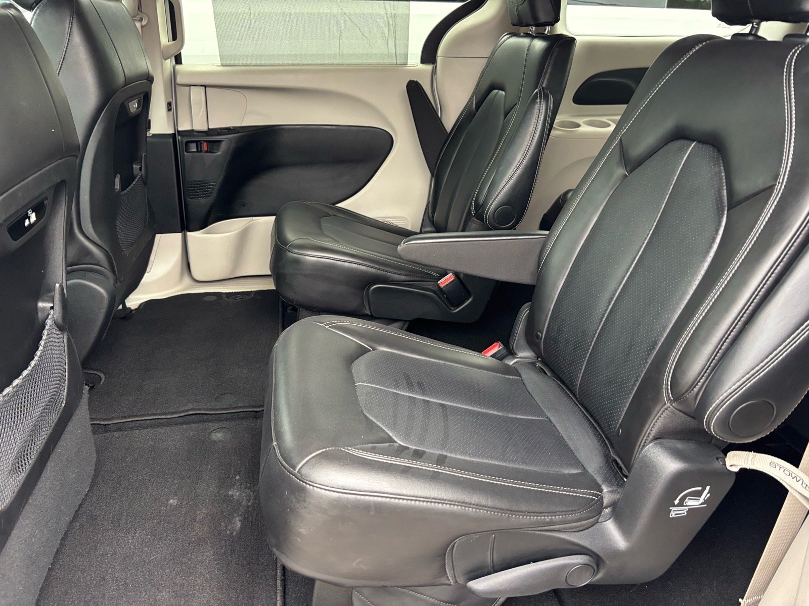 Used 2024 Bright White Clearcoat Chrysler Touring L image 10