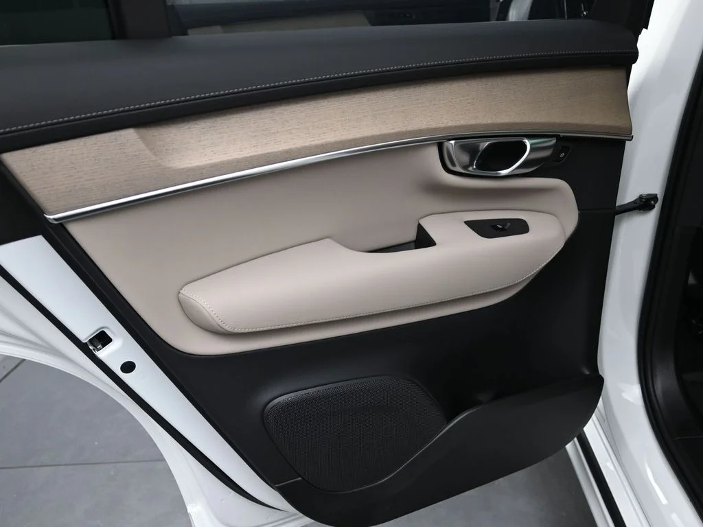 New 2026 Crystal White Volvo Plus image 15