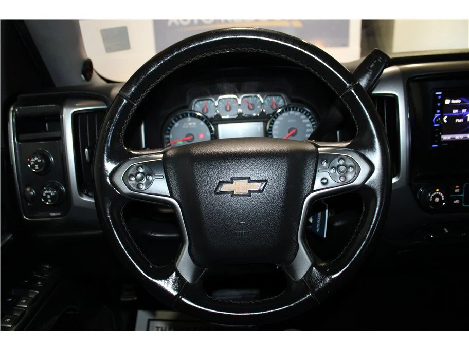 Used 2014 Silver Ice Metallic Chevrolet LT image 24