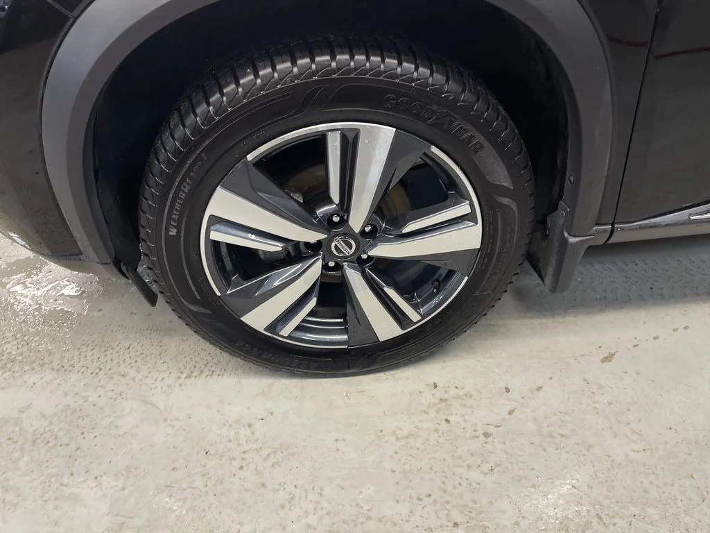 Used 2021 Black Nissan SL image 12