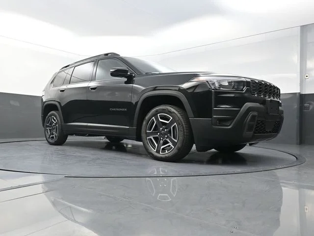 New 2026 Diamond Black Crystal Pearl-Coat Exterior Paint Jeep Laredo image 19
