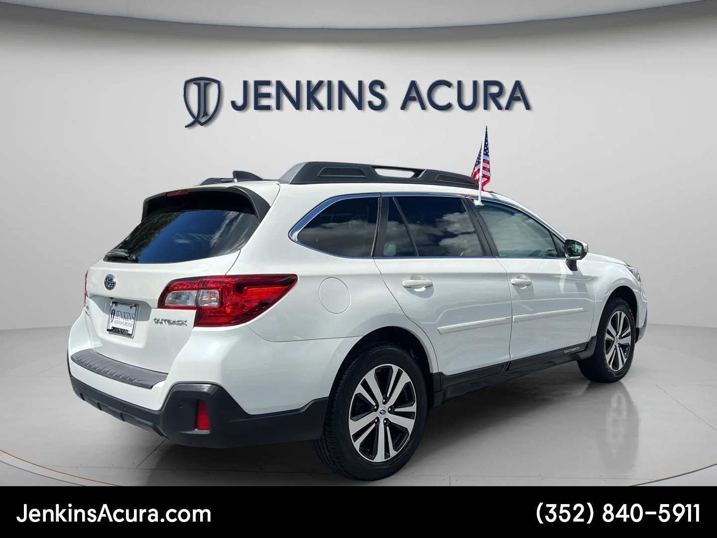 Used 2019 Crystal White Pearl Subaru Limited image 3