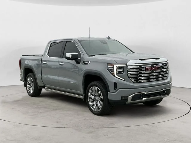 Used 2025  GMC Denali image 3