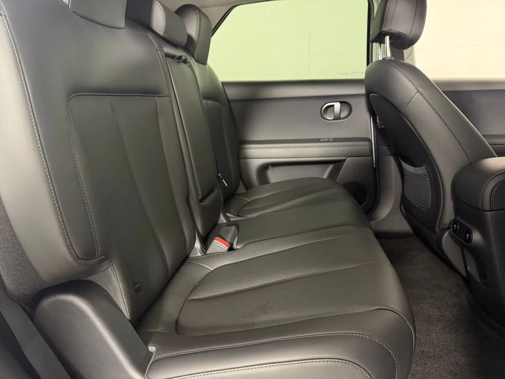 Used 2025 White Hyundai SEL image 30