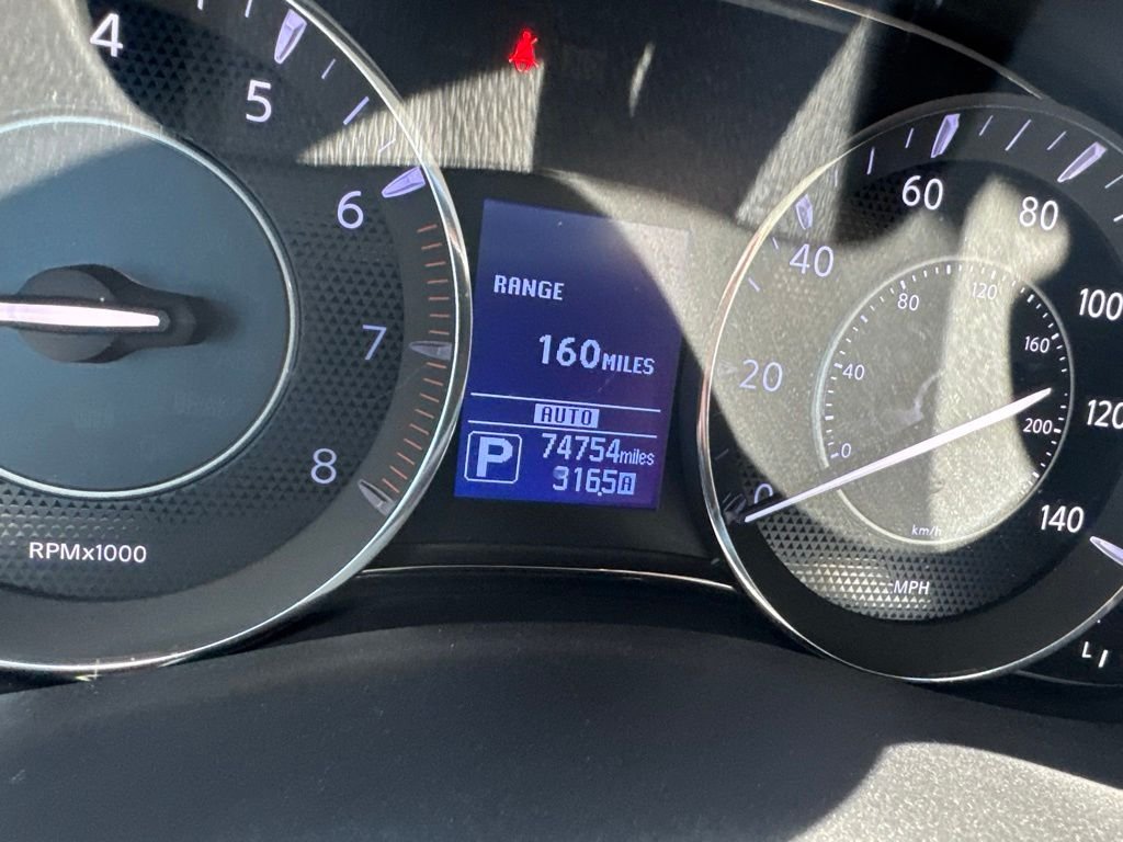 Used 2018 White Nissan Platinum image 9