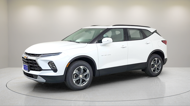 New 2026 White Chevrolet LT image 3