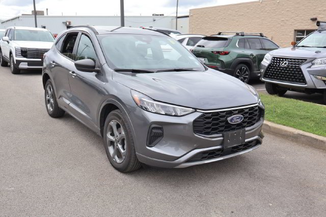 Used 2023 Gray Metallic Ford ST-Line image 7
