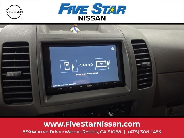 Used 2010 White Nissan SE image 17