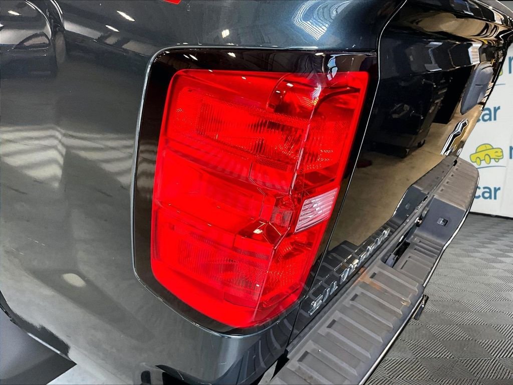 Used 2018 Gray Chevrolet LT image 35