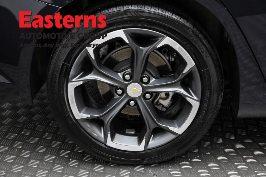 Used 2023 Gray Chevrolet LT image 29