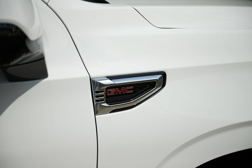 2026 GMC Yukon XL Denali - Photo 14
