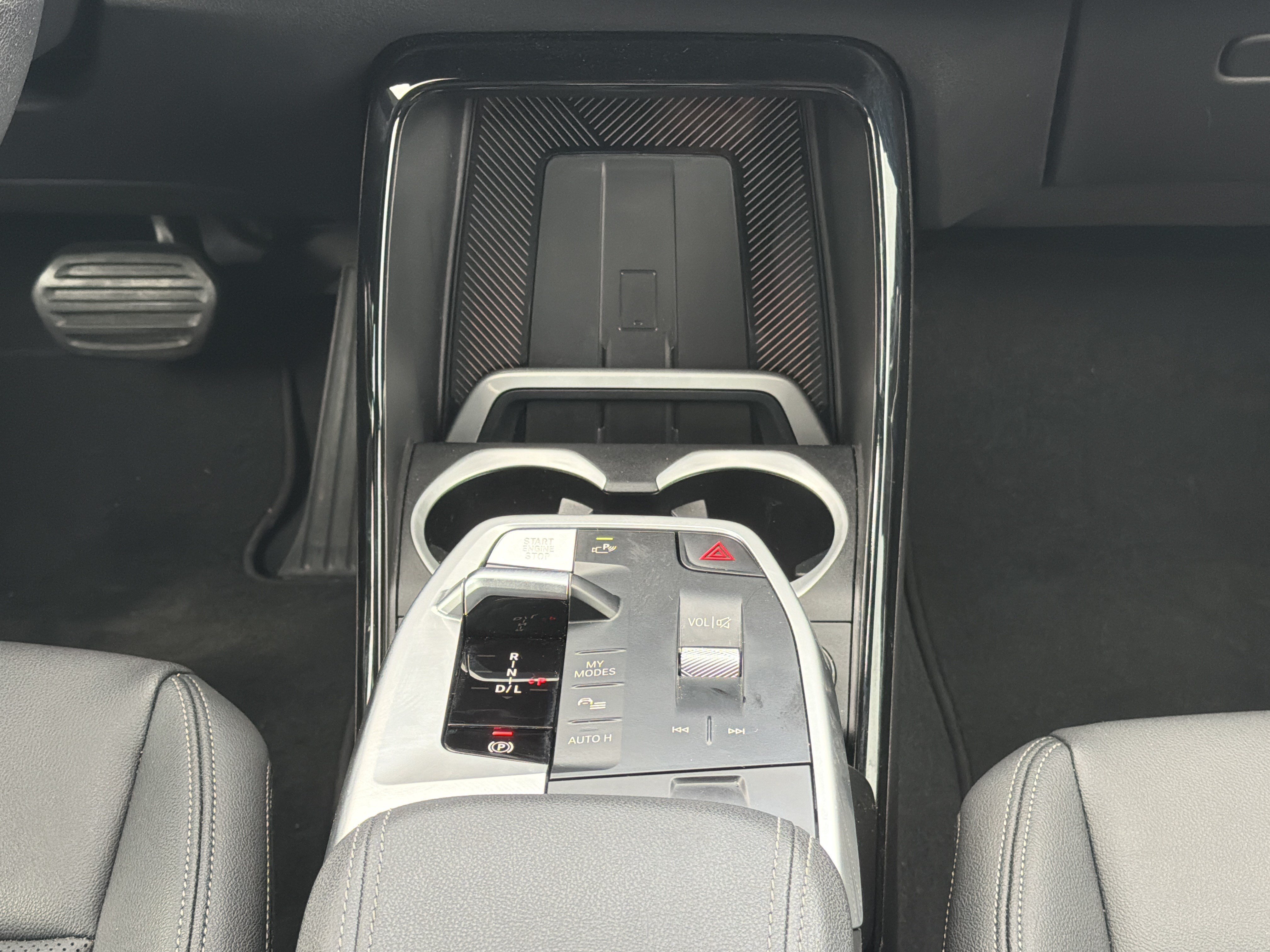 Used 2023 Black Sapphire Metallic BMW xDrive28i image 6