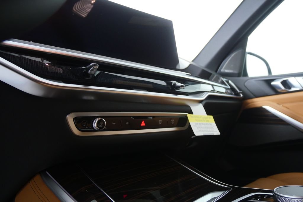 New 2026 Manhattan Green Metallic BMW xDrive50e image 19