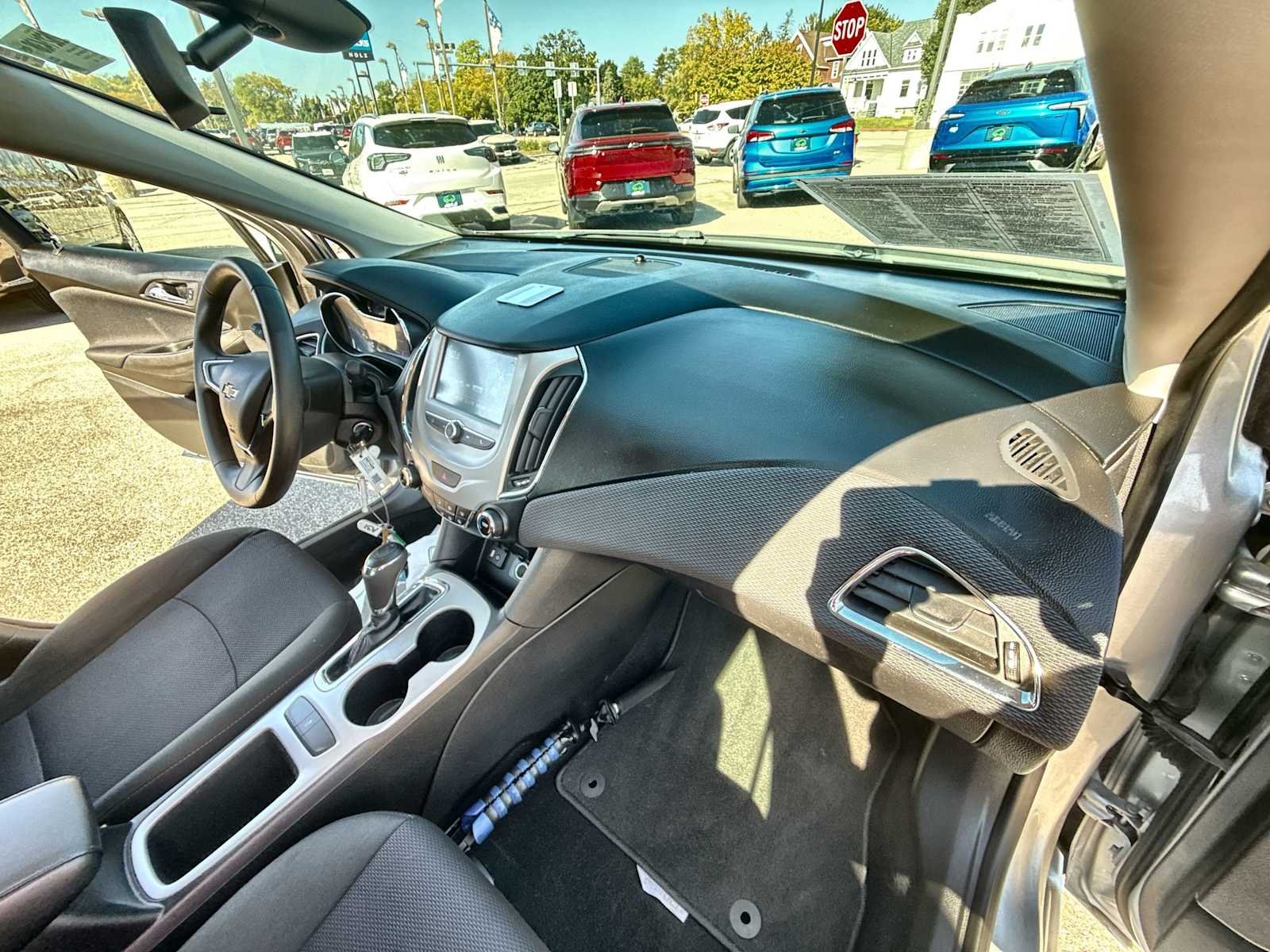 2017 Chevrolet Cruze LS - Photo 25