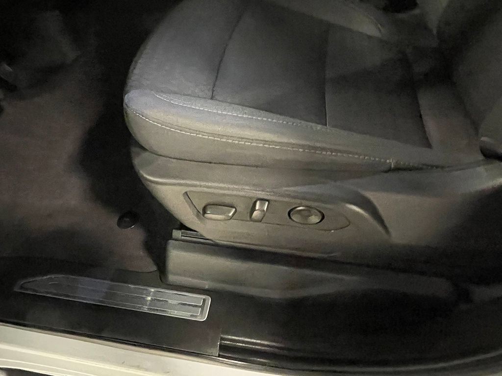 Used 2023 Summit White GMC Elevation image 20