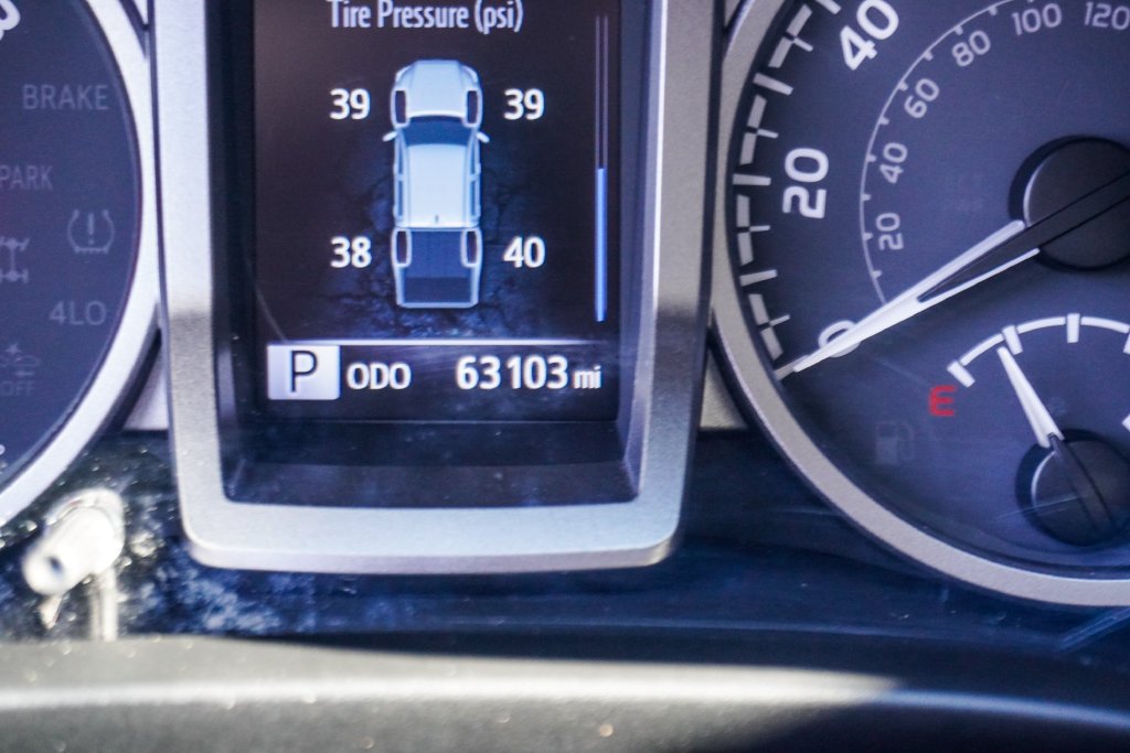 Used 2022 White Toyota SR5 image 28