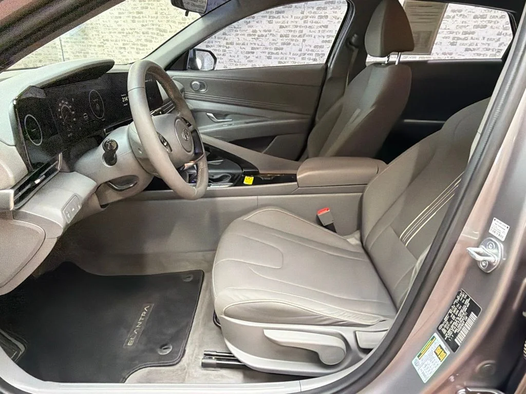 Used 2023 Fluid Metal Hyundai SEL image 24