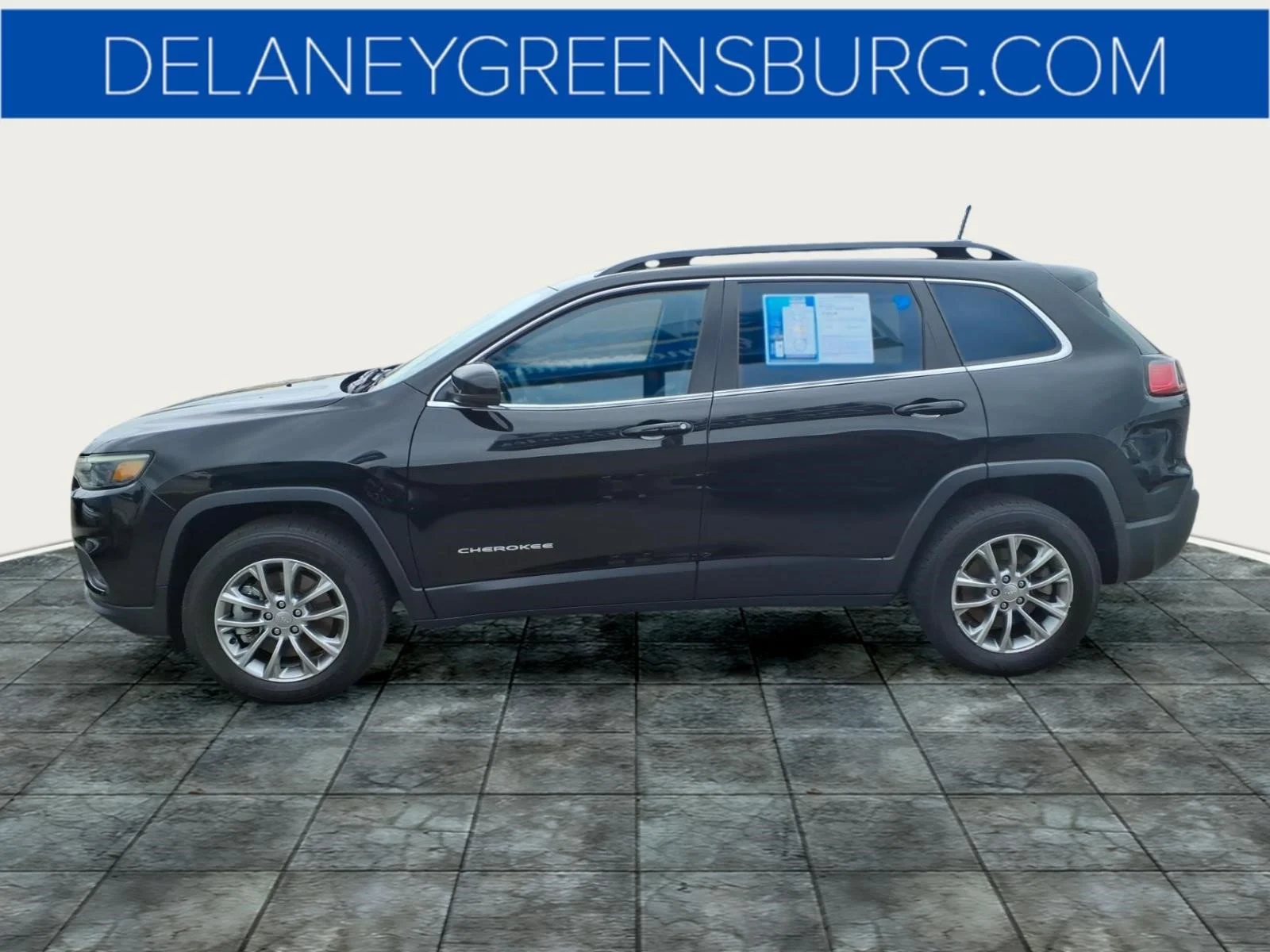 Used 2022 Diamond Black Crystal Pearlcoat Jeep Latitude Lux image 6