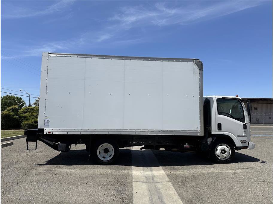 2018 Isuzu NPR photo 4