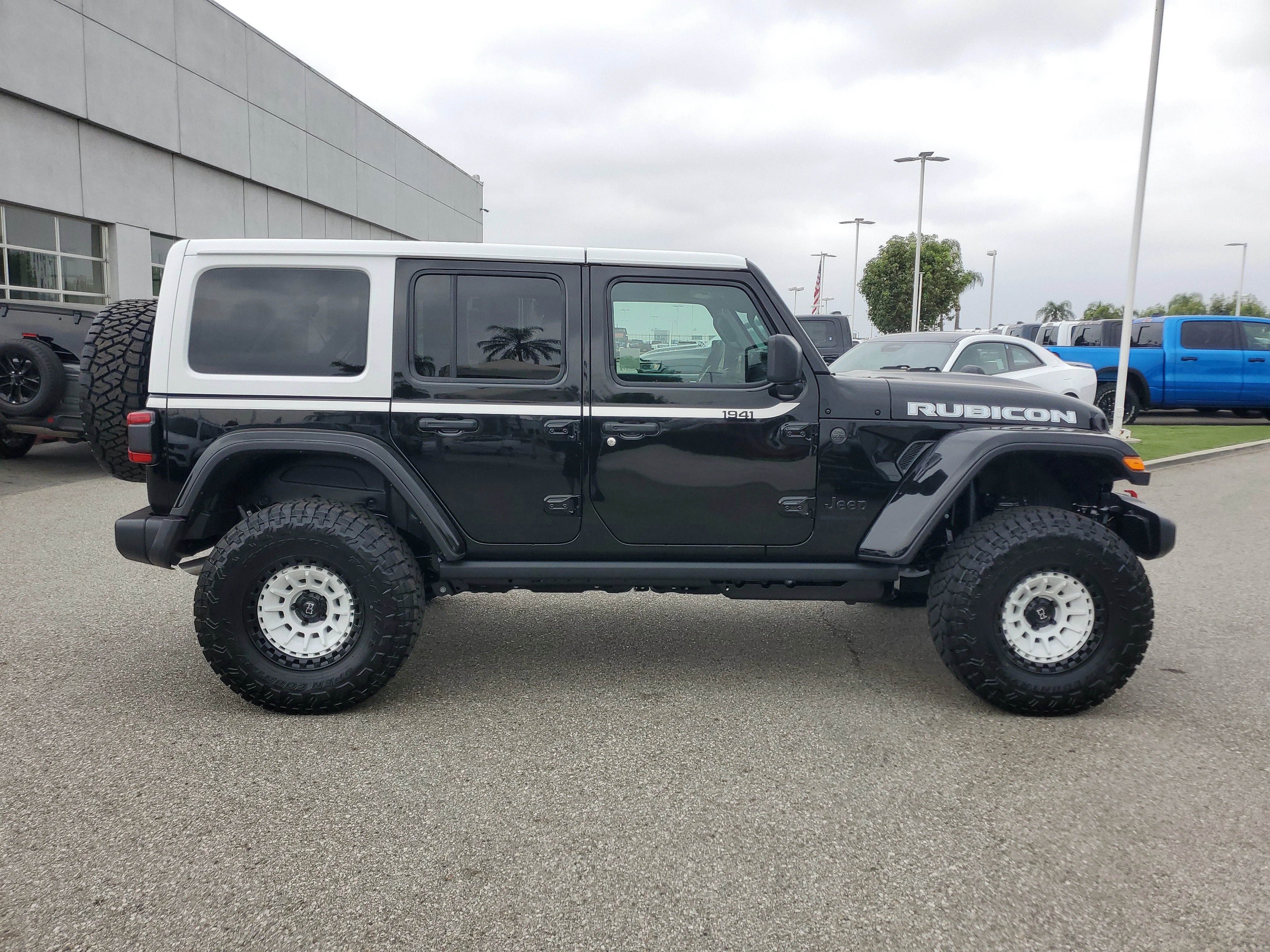 New 2026 Black Clearcoat Jeep Rubicon image 3