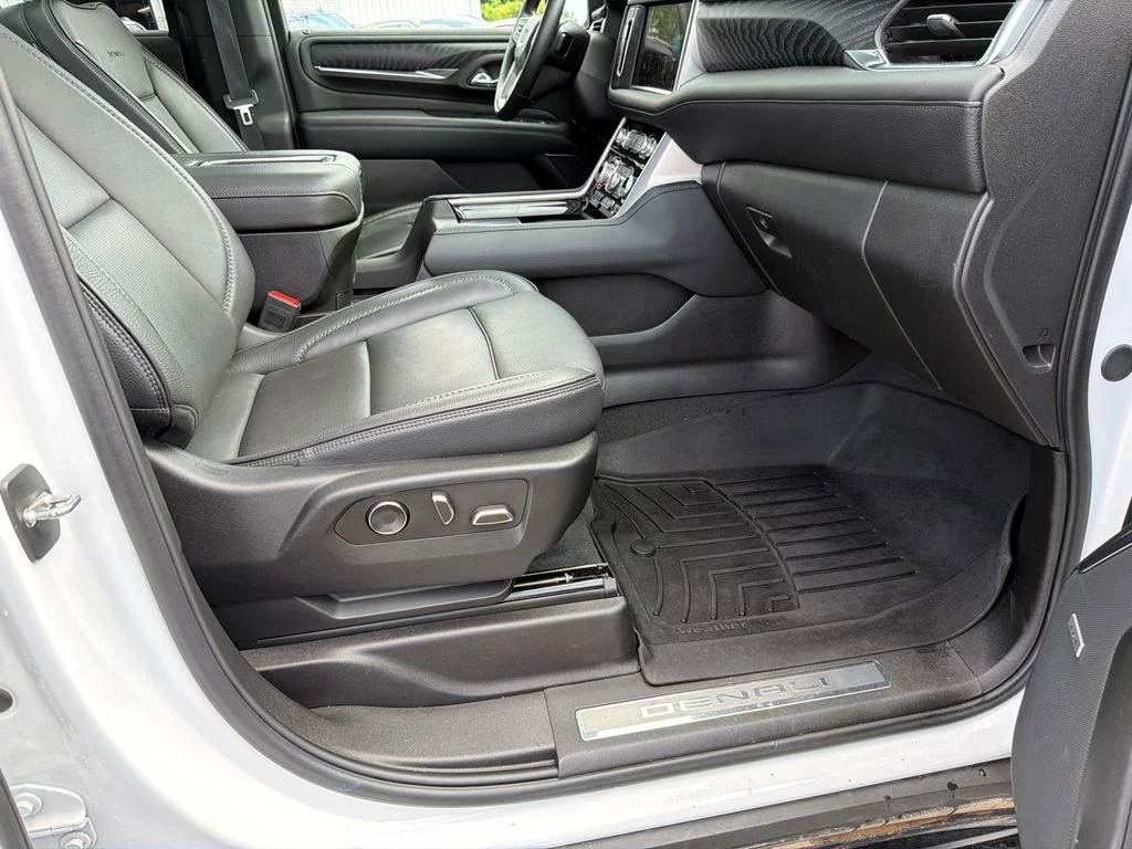 Used 2024 White GMC Denali image 13