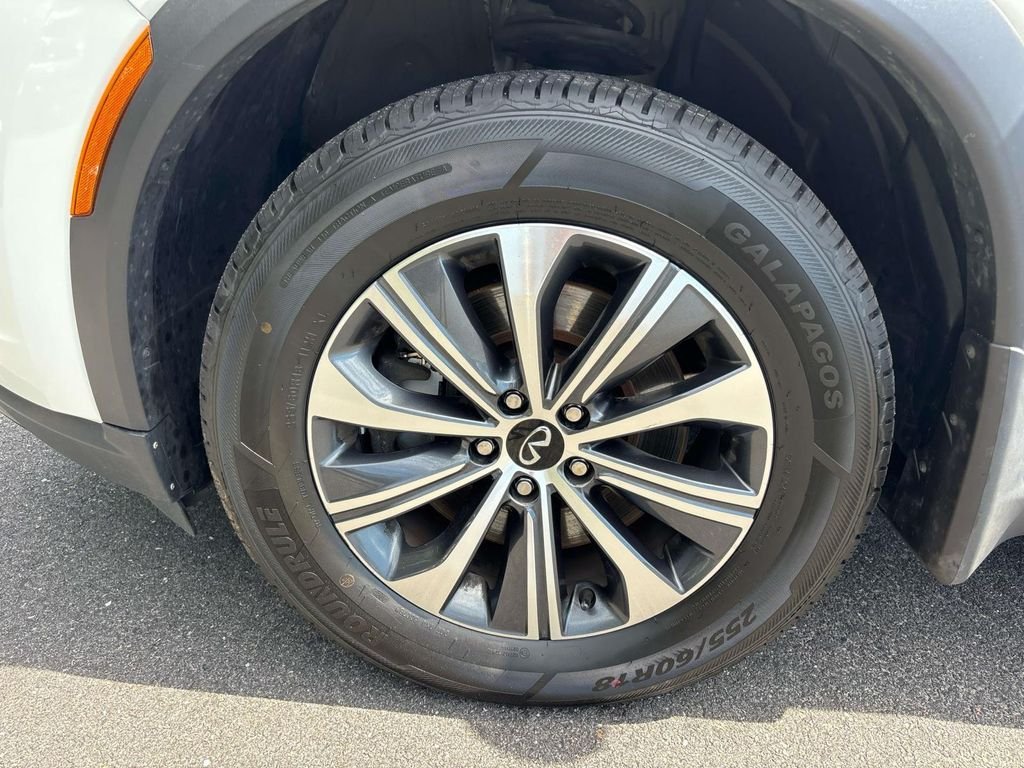 Used 2023 White INFINITI PURE image 9