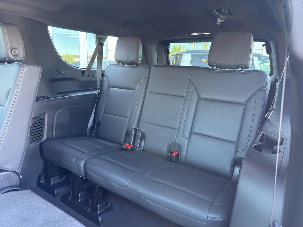 Used 2025 Gray Chevrolet Z71 image 31