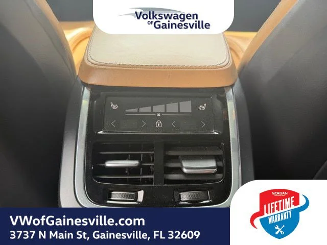 Used 2018 Onyx Black Metallic Volvo Inscription image 15