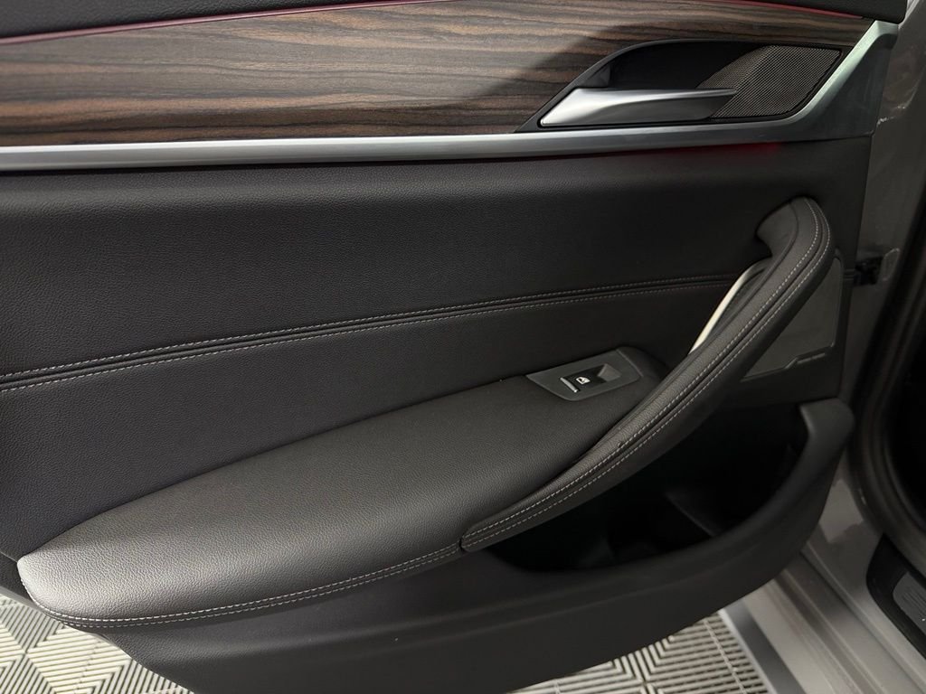 Used 2021 Gray BMW 540i image 27