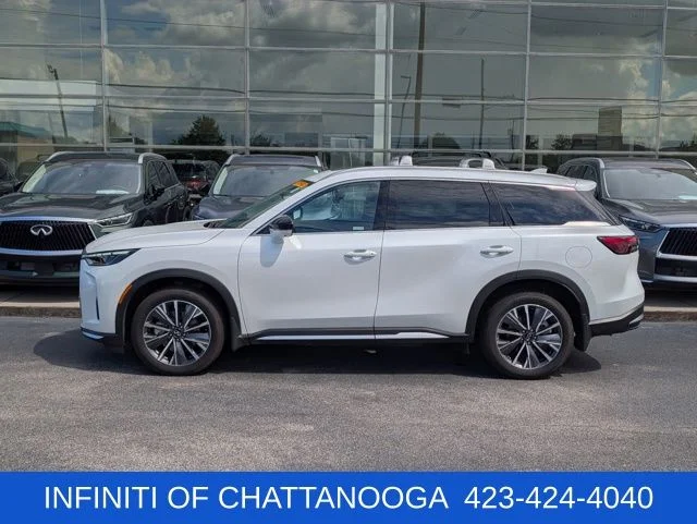 Certified Used 2026 White INFINITI LUXE image 3