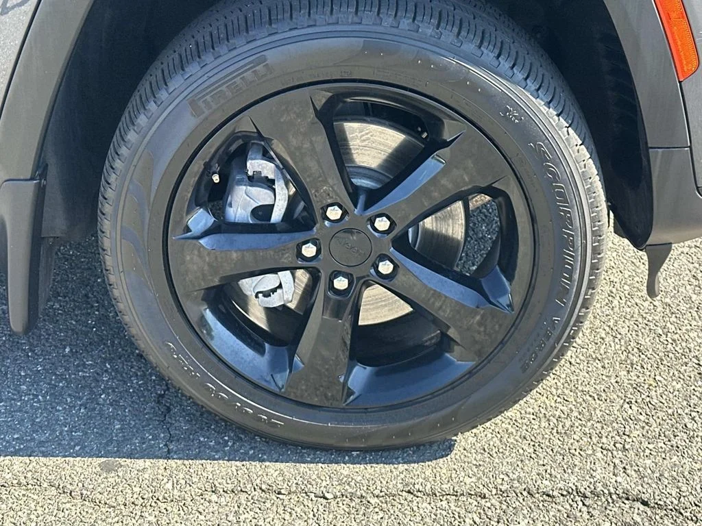 Used 2025 Gray Jeep Limited image 10