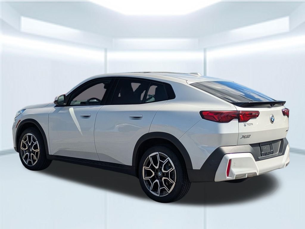 Used 2025 White BMW xDrive28i image 3