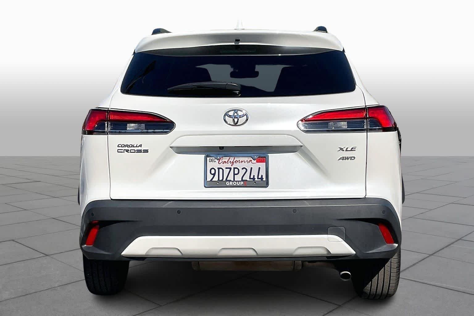 Used 2022 Wind Chill Pearl Toyota XLE image 4