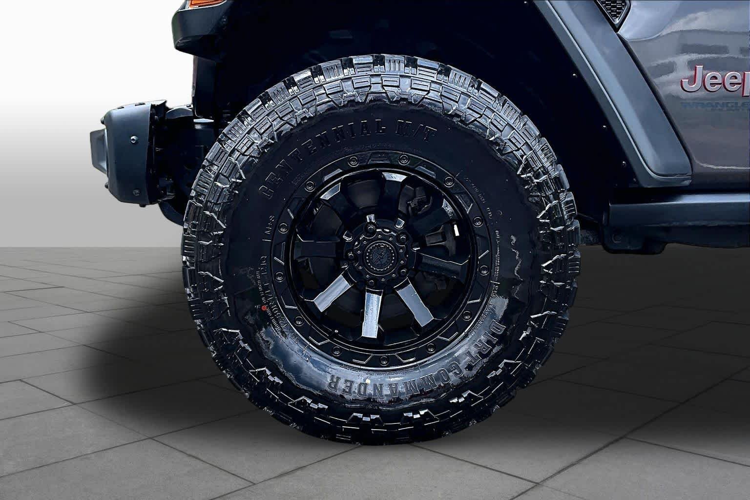 Used 2020 Granite Crystal Metallic Clearcoat Jeep Rubicon image 11
