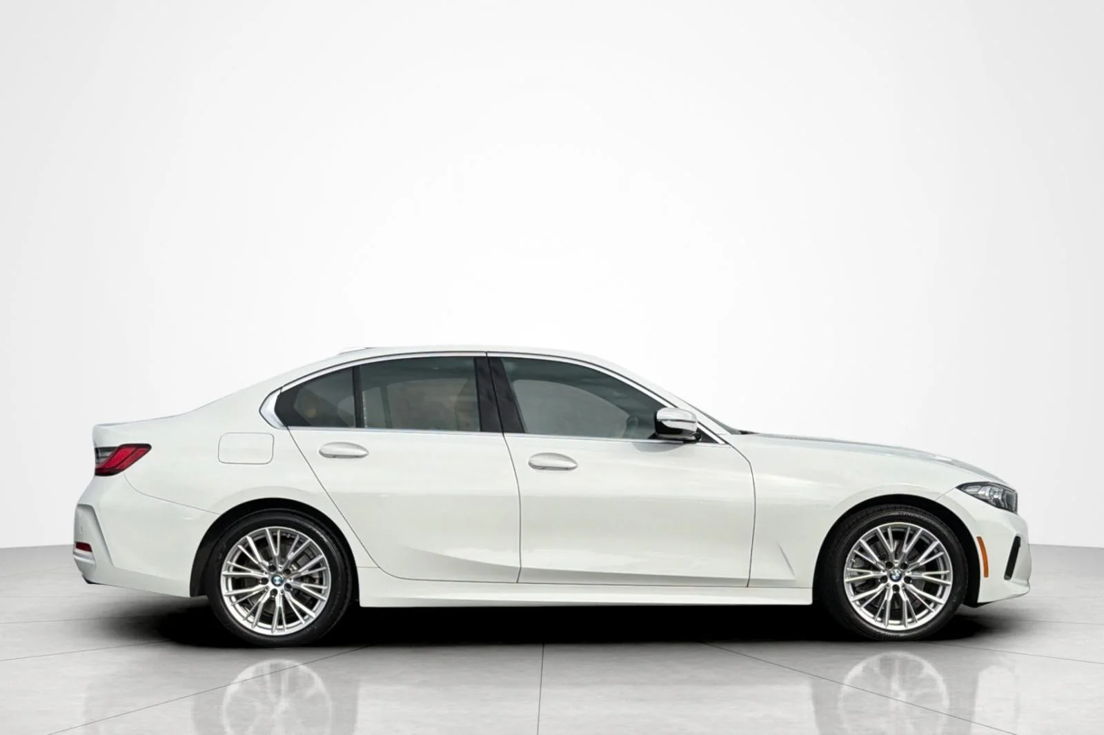 Used 2024 Alpine White BMW 330i image 6