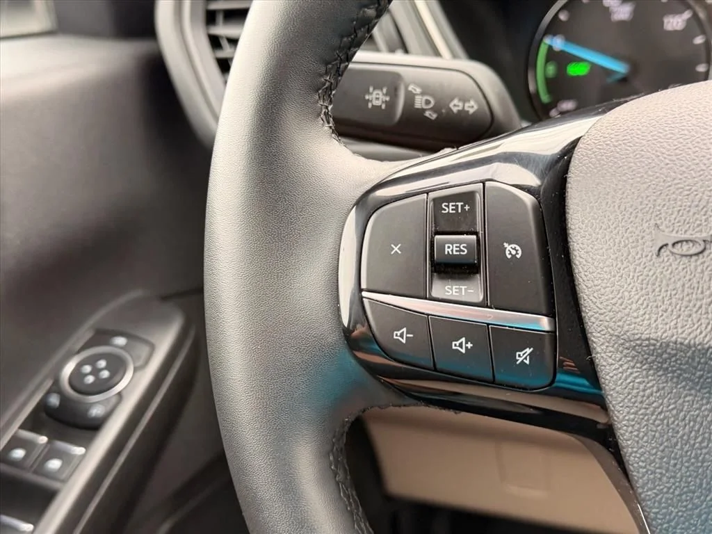 Used 2022 White Ford SE image 20