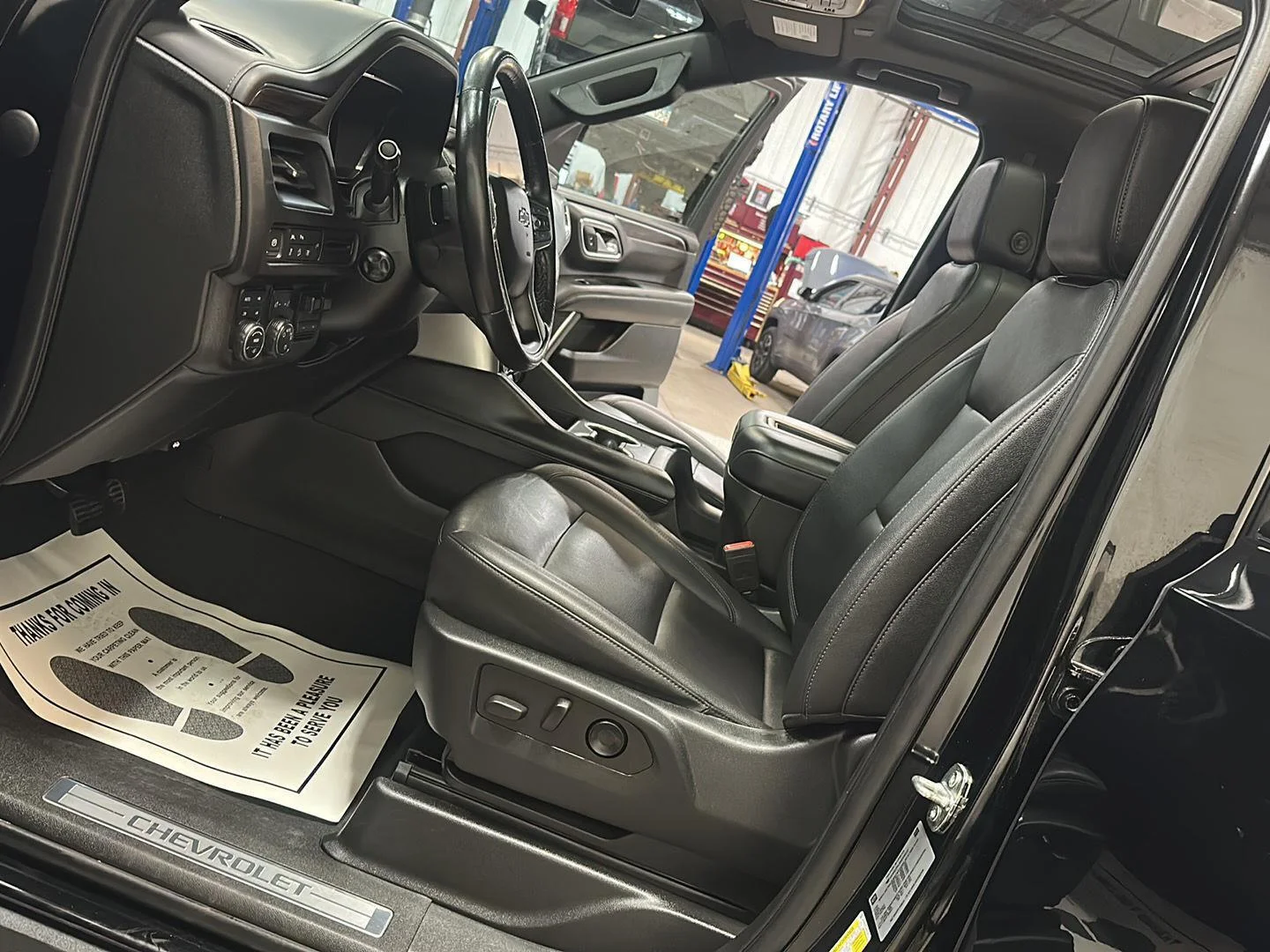 Used 2022 Black Chevrolet Z71 image 13