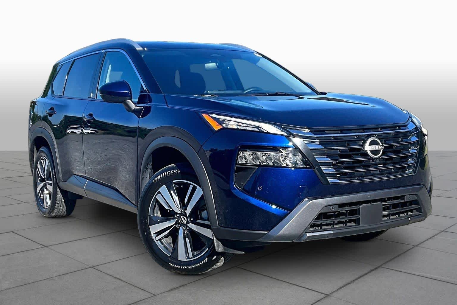 Used 2026 Deep Ocean Blue Pearl Nissan SL image 3