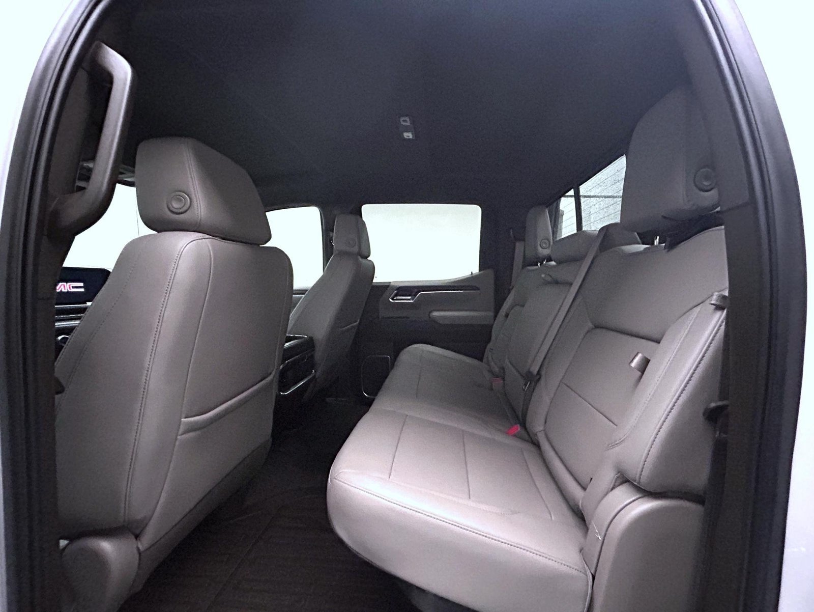 Used 2025 White GMC SLT image 19