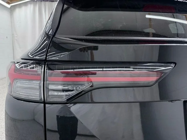 New 2026 Black Mitsubishi LE image 9