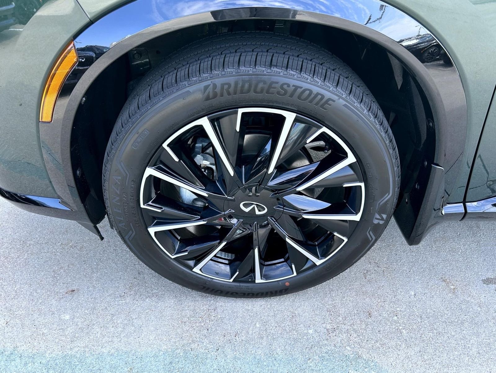 New 2027 2T DEEP EMRD INFINITI Autograph AWD image 22