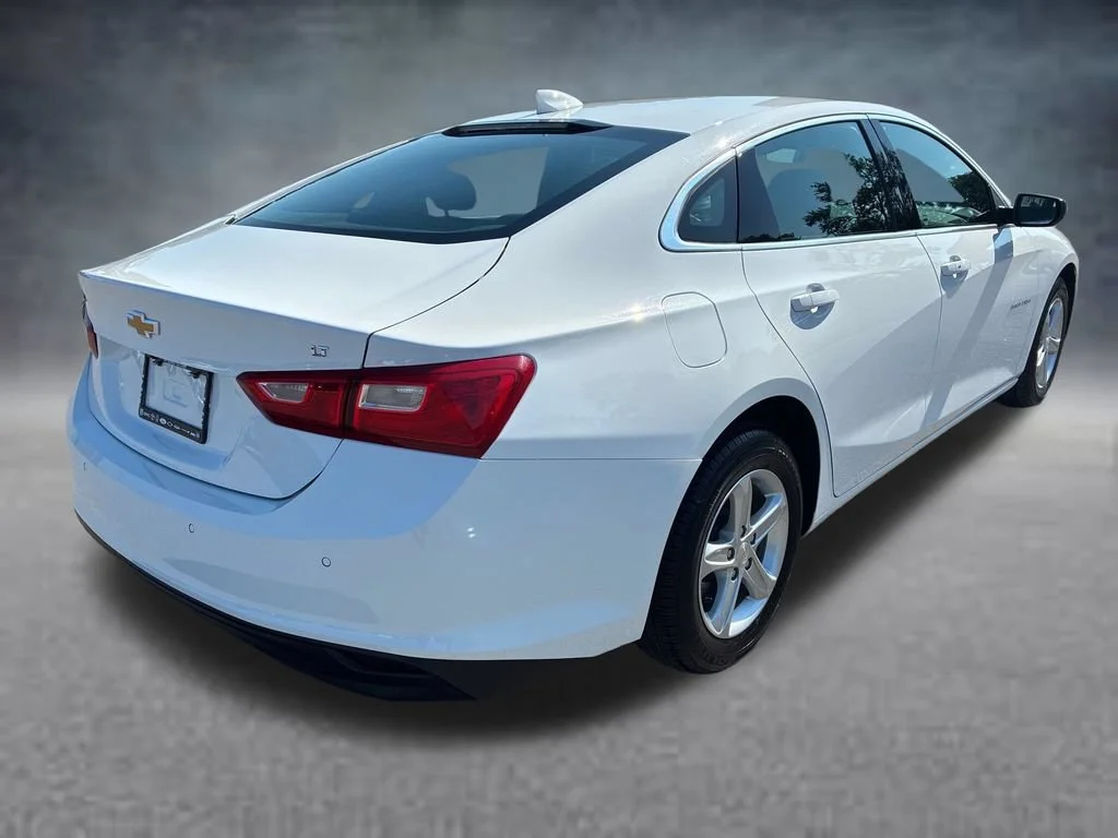 Used 2024 Summit White Chevrolet 1LT image 5