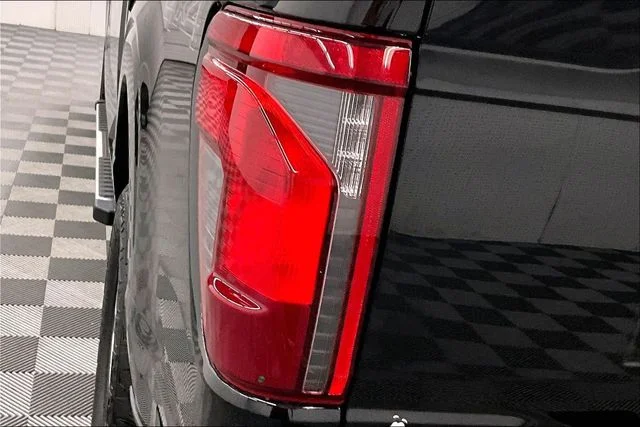 Used 2025 Agate Black Metallic Ford XLT image 34