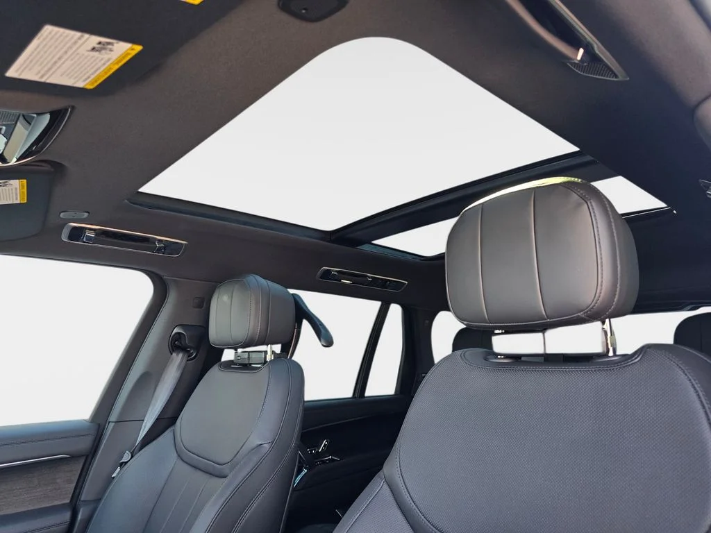 New 2026 Carpathian Grey LAND ROVER SE 7 Seats image 31