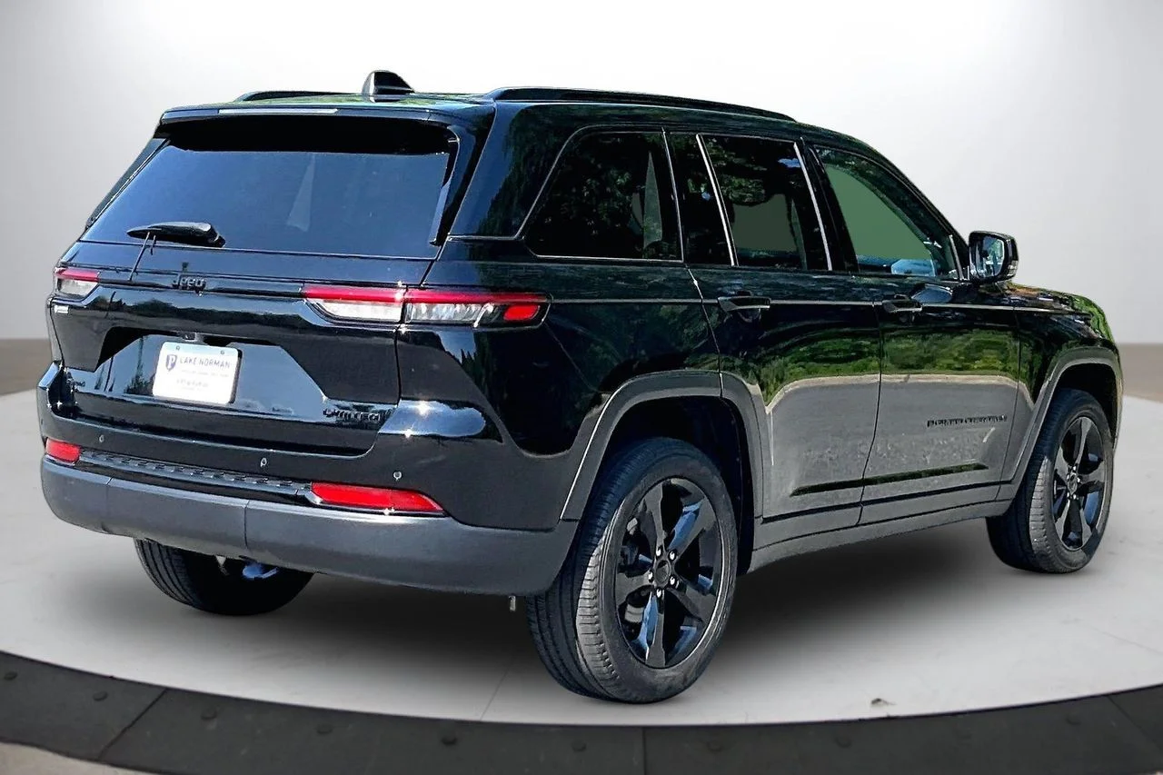 Used 2023 Black Jeep Limited image 9