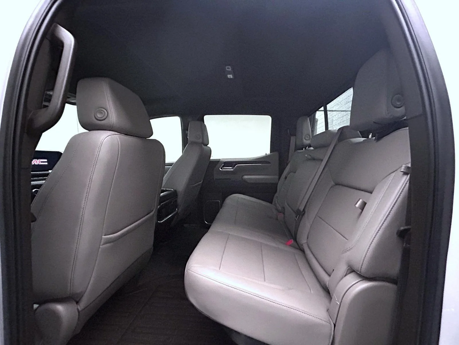 Used 2025 White GMC SLT image 19