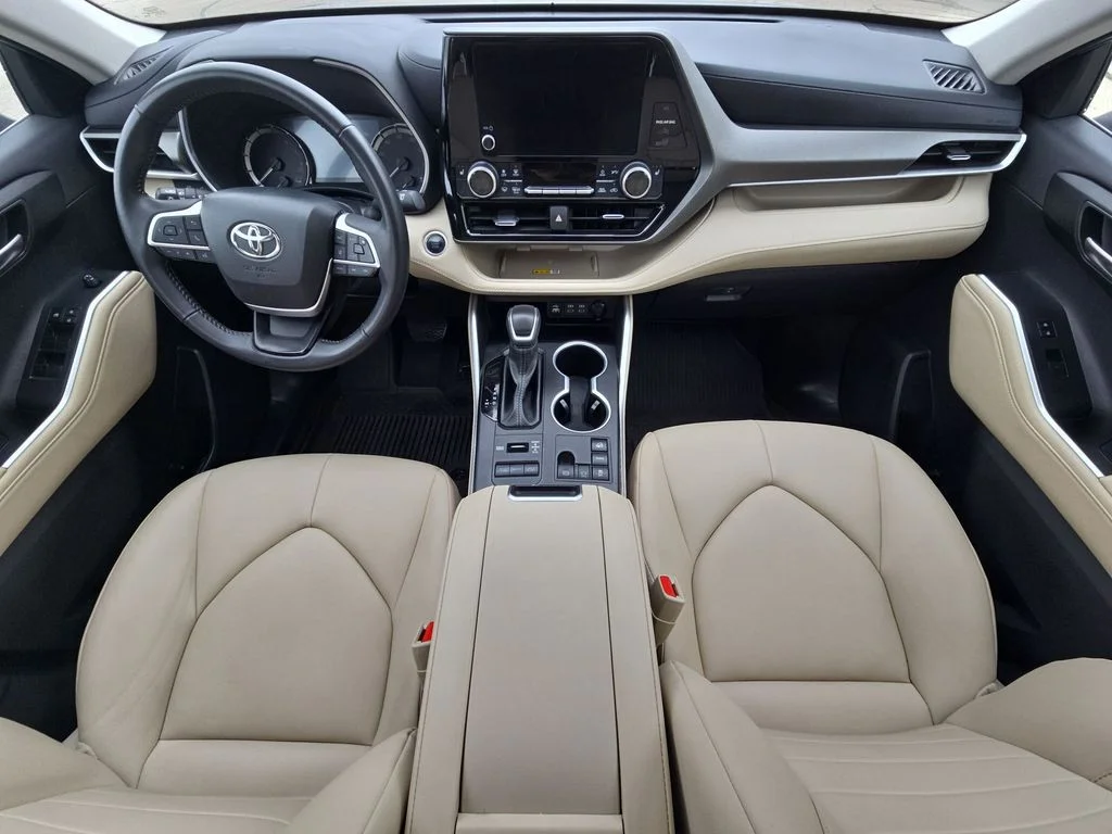 Used 2024  Toyota XLE image 32
