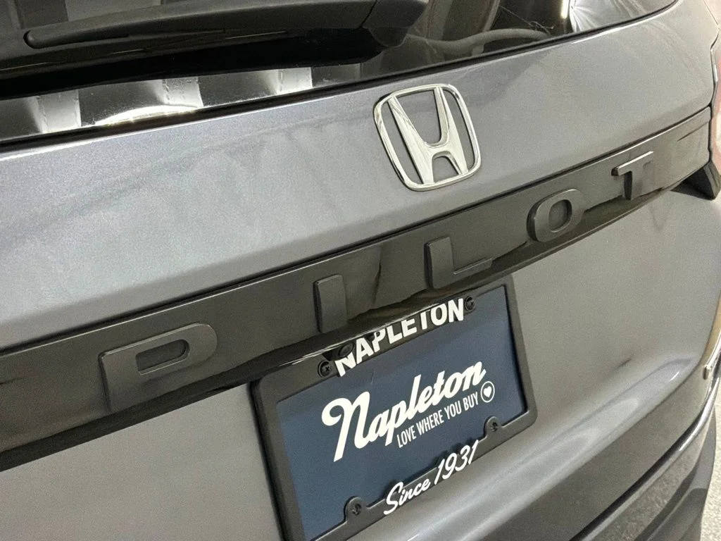 Used 2024 Modern Steel Metallic Honda Touring image 24